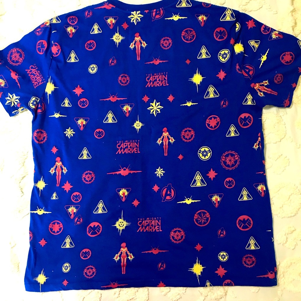 Mens XL captain marvel shirt